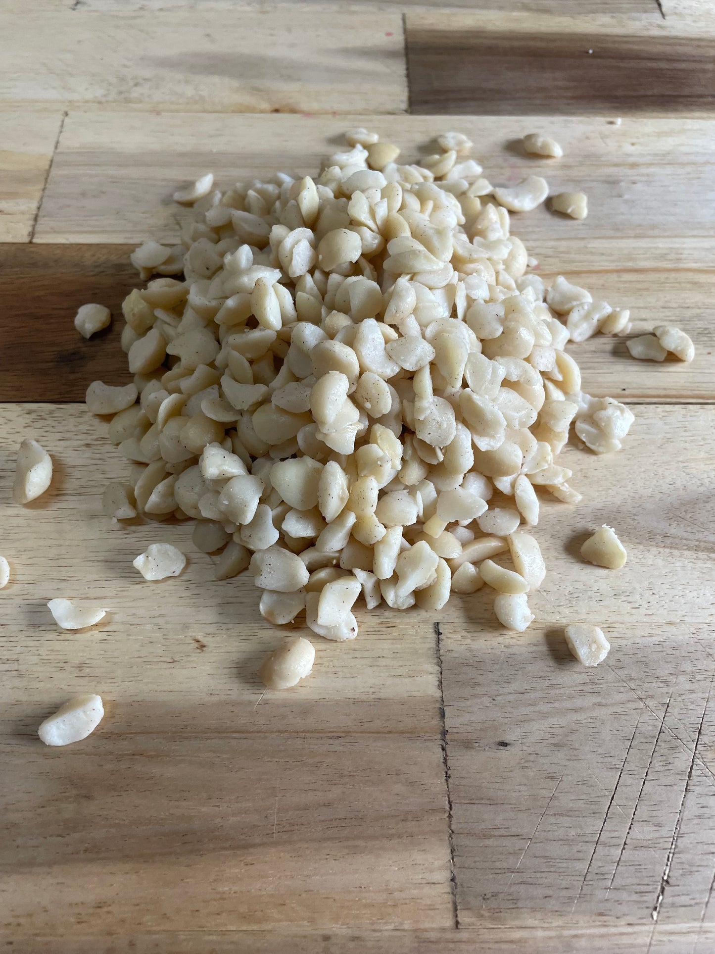 1KG Kitchen Ready Macadamia Pieces for all your cooking needs
