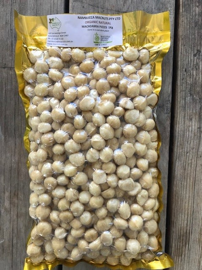 Organic Natural Raw Macadamia Nuts.