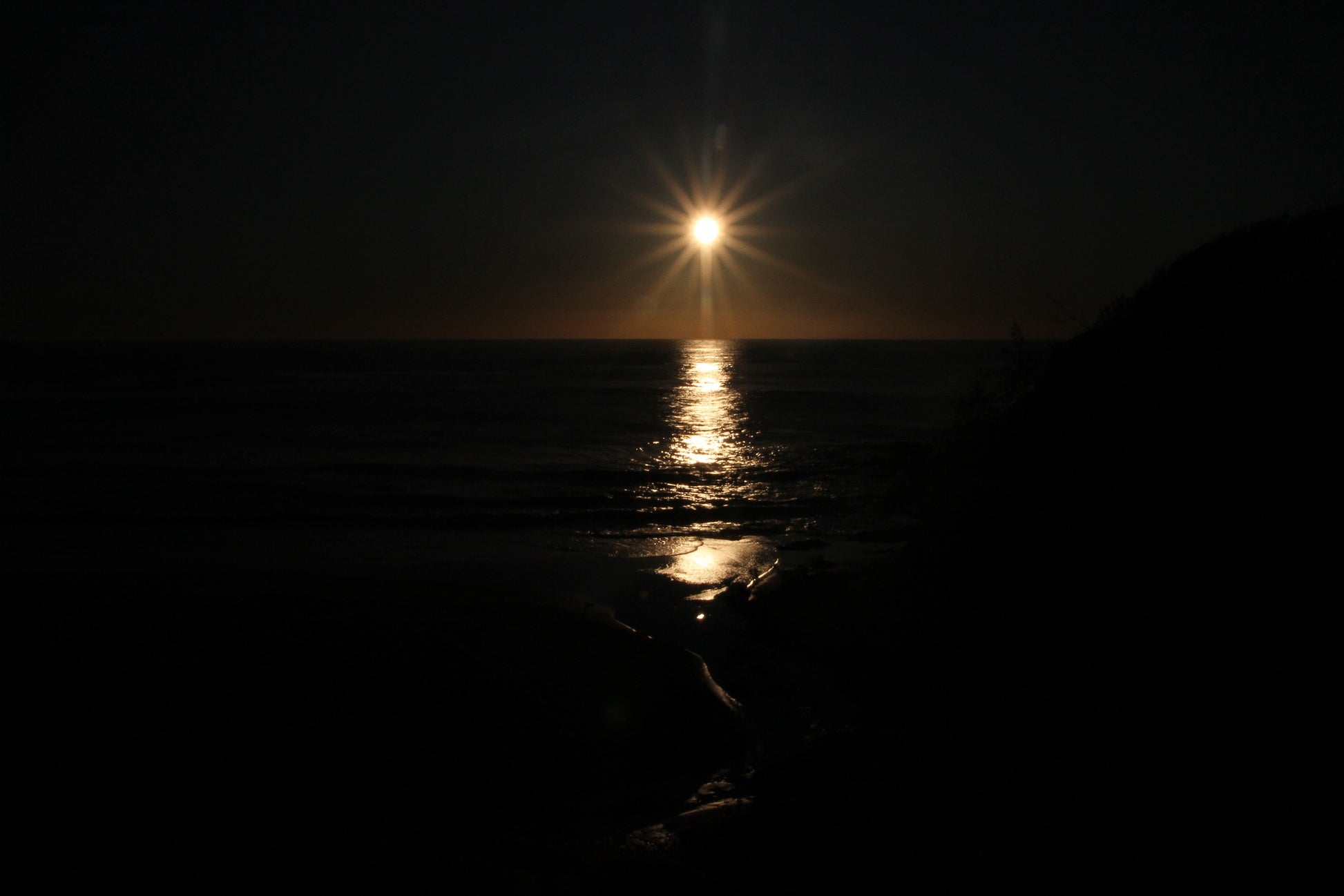 Moonrise over the Pacific Ocean. Nambucca River foreshore - Macnuts